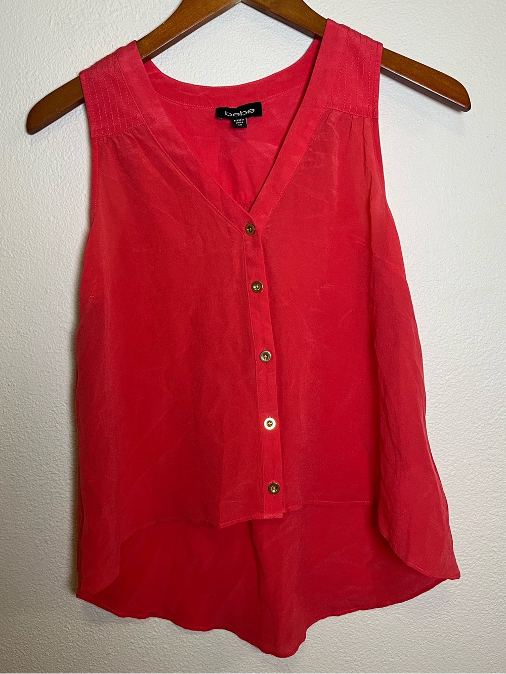 bebe Y2K Coral-Red Sleeveless Button-Front V-Neck high low Camisole tank